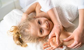 Massagem relaxante infantil