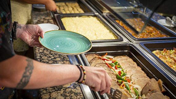 Cena en el Restaurante Buffet + Bebida