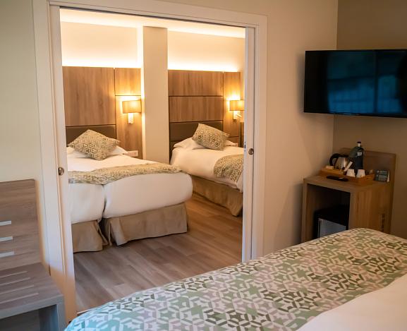 Quintuple room
