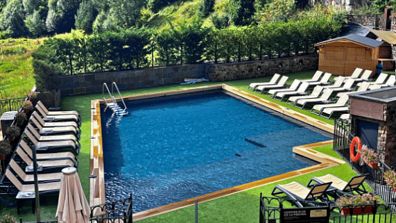 Piscine extérieure d'été